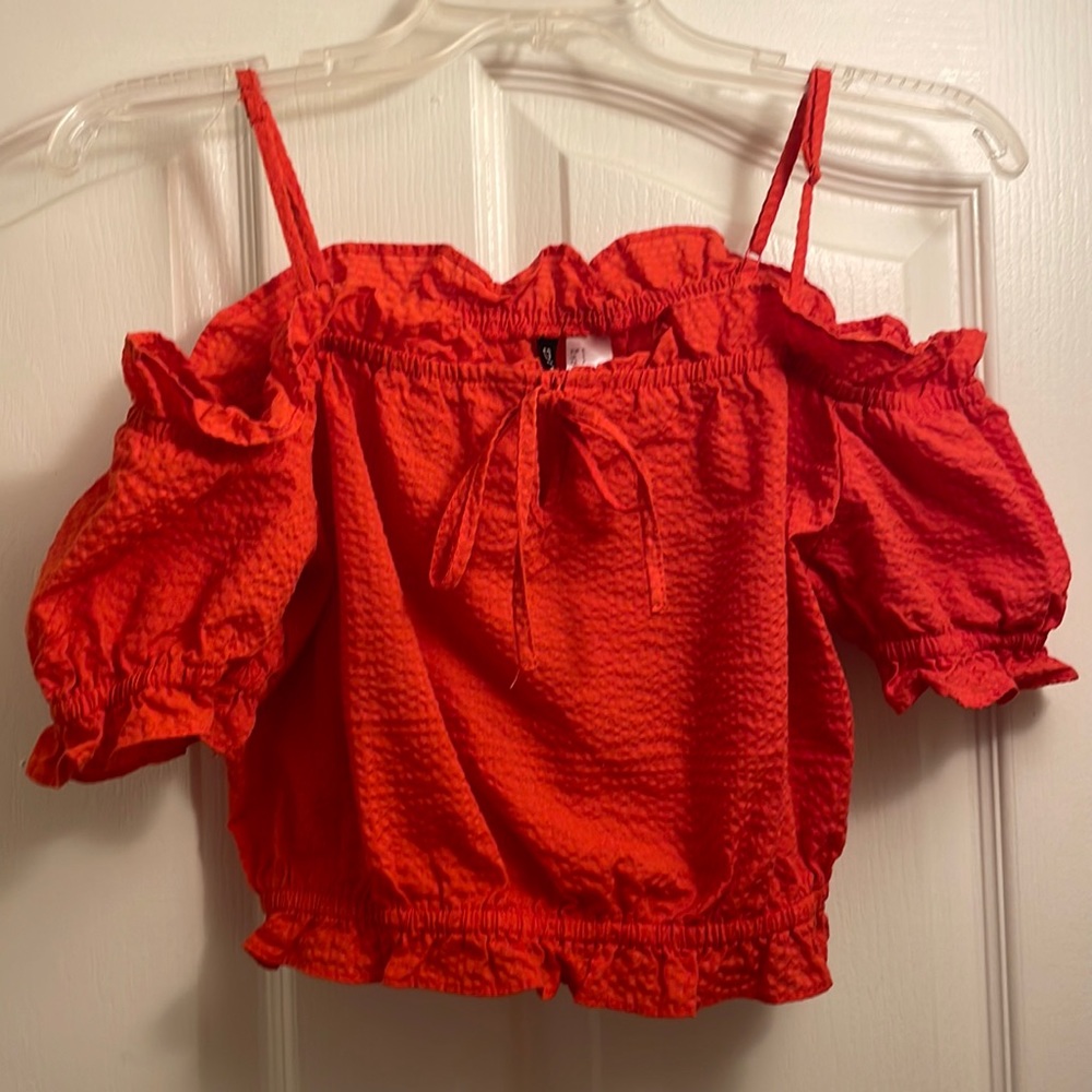 H&M orange crop top. Size small. Brand NEW condition. Very cute!